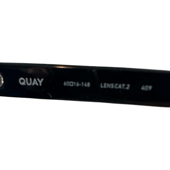 Quay *NEW* Level Up Sunglasses Black/Silver - Picture 4 of 4